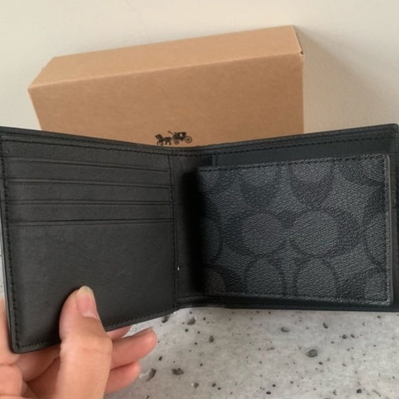 Star Wars X Coach 3-In-1 Wallet With Darth Vader. - Picture 6 of 6